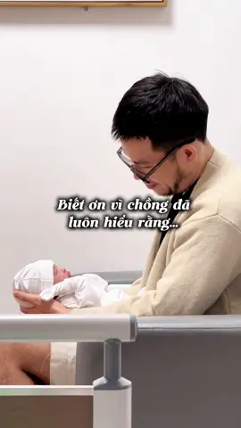 Lâu lâu nịnh ba tí để ổng tiếp tục rửa đuýt cho con với một nụ cười 🤭 #mecucman #cucmancute #giadinhnho #giadinhnhohanhphucto #embecuabame #lambo #bayeucongai #congaicuaba #viral #dadsoftiktok 