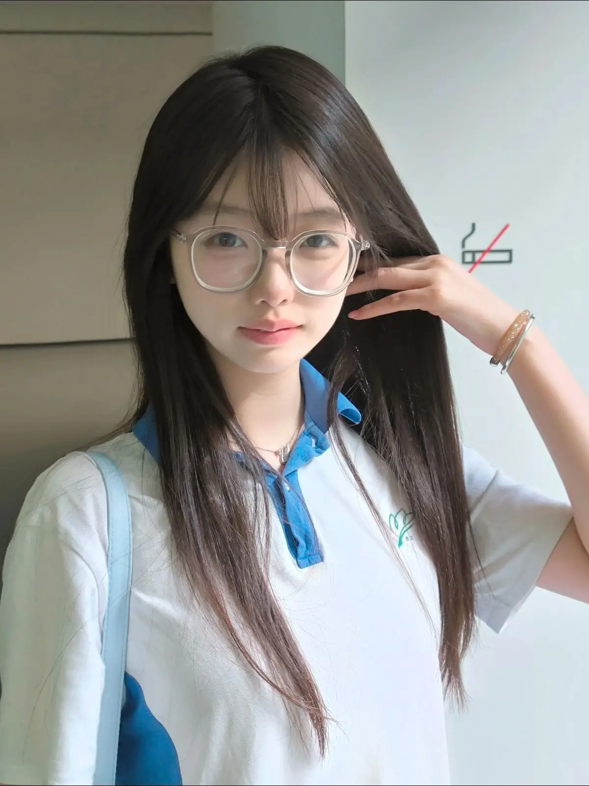 Zhang xingrue is very beautiful, even though she wears eye glasses!! It's cute isn't it? #china #🇨🇳 #shenzhenhighschool #school #douyin #original #bingqiainiiii #xiaohongshu #foryoupage 
