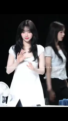 White dress, soft smile, deadly visuals. Karina’s combo is illegal 💥🤍 #fyp #fypシ゚viral #에스파 #Karina #KarinaInWhite #Aespa #fansign #dirtywork #karinaaespaedit 