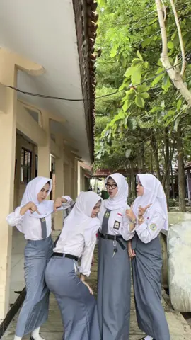 day 1 jadi agit🤩🫰🫰 #smkn1bongas #perhotelan #4u #imyugirls🏴☠️ #CapCut   