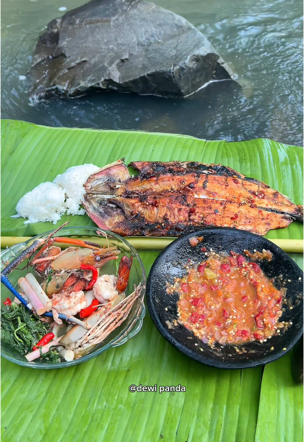 part. lanjutan makan di tepi sungai kebun nikmatnya,,