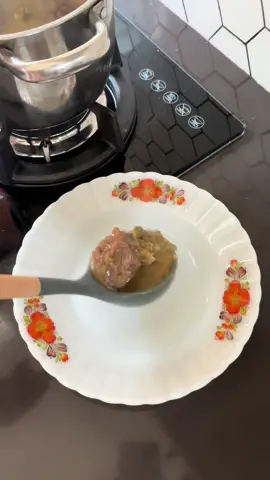 Uniq dan lumayan enak… 👍🏻 Karena seliweran terus di fyp  akhirnya Memberanikan diri untuk recook masakan khas madura inii Awalnya aneh (karenan gak biasa yaa) lama2 lumayan bisa menikmati karen terlanjur di masak #kaldu #kaldukhasmadura #sumenepmadura 