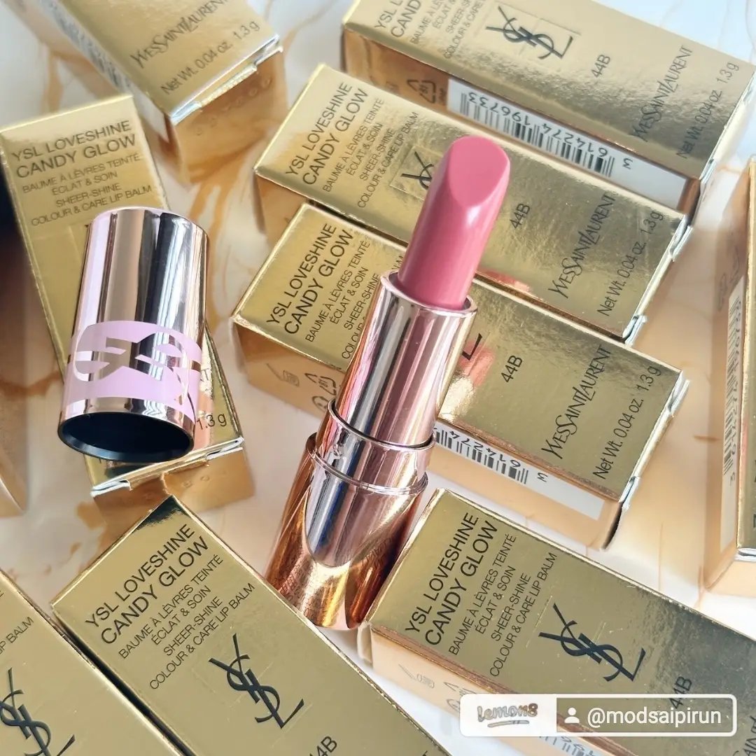 ลิป MINI YSL รุ่นใหม่ !! มีสีใหม่ล่าสุดมาให้ตุนกันค่า  💋 YSL Loveshine Wet Shine Lipstick สี 201 ขนาด 1.3 g (no box)       ♥️  990฿ ♥️ ลิปบาล์ม เนื้อบางเบาไม่เหนียวเหนอะหนะ เนื้อฉ่ำโกลว์ บำรุงอย่างล้ำลึกด้วย maracuja oil ช่วยเติมความชุ่มชื้นให้ริมฝีปากแลดูสุขภาพดี อวบอิ่มตลอดทั้งวัน เทคโลยีสุดล้ำ PH color-rush ที่จะทำให้ได้เฉดสีที่เหมาะสมกับริมฝีปากของแต่ละบุคคล มาพร้อม Packaging ดีไซน์สีชมพูเมททัลลิคสุดหรูหรา#Lemon8 