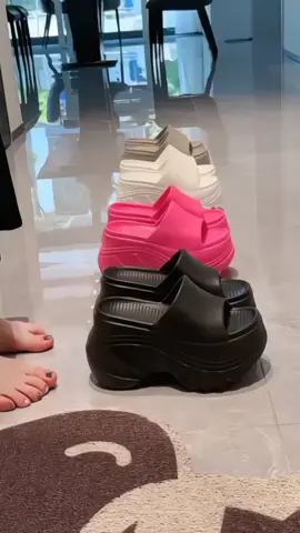 Sandal Lucu nya dengan varian warna... lembut ringan dan nyaman dipakai #sandalwanita #antislip #rekomendasi #ringan #fyppp #fypp 