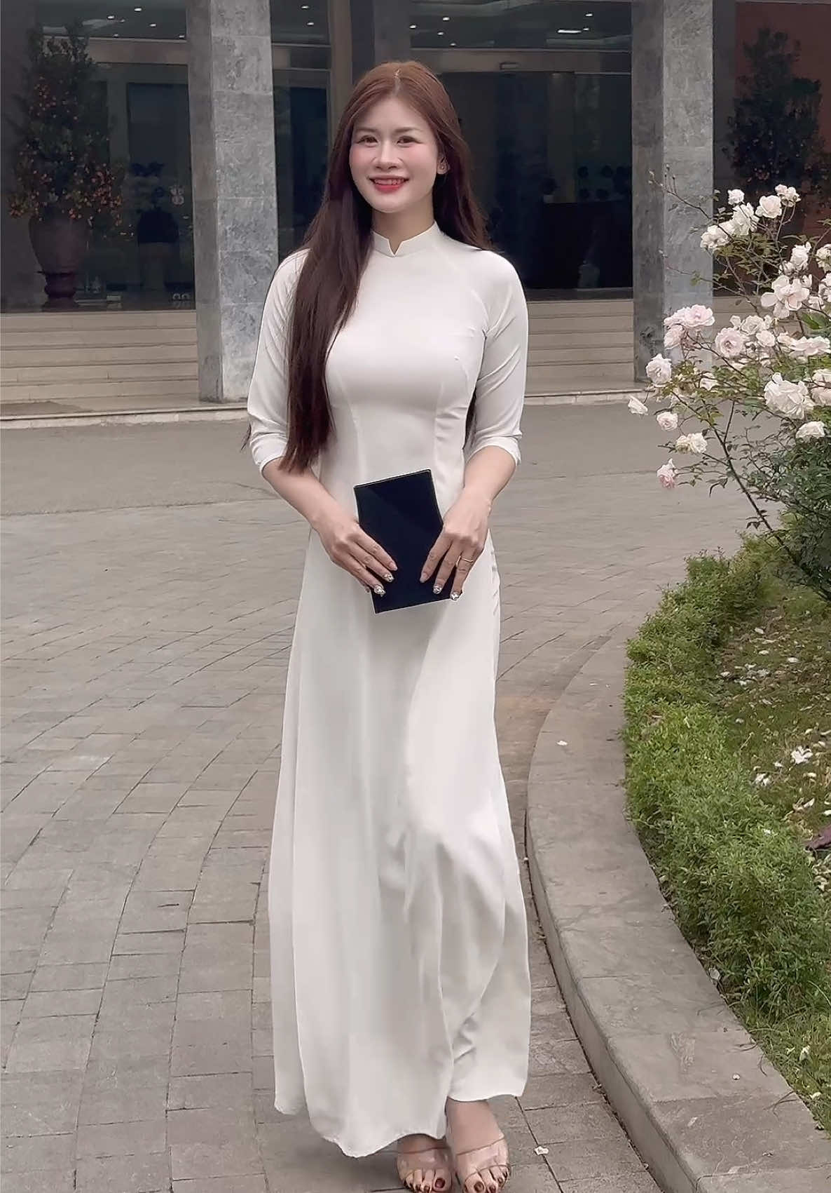 Mùa tựu trường lại sắp đến rồi #aodaitron #aodaitrang #aodaidihoc #aodaidongphuc #khaigiang #aodai #aodaitruyenthong #aodaiquynhnguyen #aodaihocsinh 