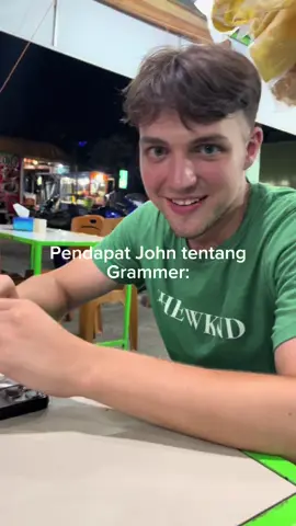 what’s up guys! 🤗🤩 Ini John yang ngasih pendapat tentang Grammer nih guys, jadi buat kamu yang takut buat ngomong bahasa inggris takut salah grammer nya, mending praktek dulu aja gasi di kursus kita🤣 Gausa bingung lagi kalau nyari les bahasa inggris yang bisa bikin kamu bisa bahasa inggris dalam sebulan😎 Aku punya solusi yang tepat, yaitu gabung di KAMPUNG INGGRIS BALI PEKANBARU!  Di sini, kami siap bantu kamu mulai dari nol sampai bisa dan percaya diri ngomong bahasa Inggris!  Jadi, tunggu apa lagi? Segera daftar sebelum kehabisan kesempatan! Masih ada promo gratis biaya pendaftaran loh! Jangan sampai ketinggalan yaa❗❗❗ See yaa guys👋 Informasi lebih lanjut, hubungi :  0812-6754-2398 (WhatsApp) Atau kunjungi langsung di, Jl. Srikandi, Wadya Graha 2, Pekanbaru, Riau. Dapatkan update informasi BALI ENGLISH VILLAGE lainnya di @kampunginggrisbalipku #BelajarSantuy #LesBahasaInggris #GenZBelajar #NgobrolLancar  #EnglishVibesOnly #pov #veo3 #ai #lesbahasainggrisduri #infoduri #infopekanbaru #bahasa