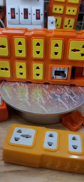 RCBO là 1 dòng aptomat kết hợp 3 chức năng. Dùng để lắp đặt CB tổng trong gia đình. Vừa chống chập cháy. Chống rò chống giật và chống quá tải . Nhiều loại công suất từ 20a đến 63a #moonmax  #thietbidien  #rcbo 