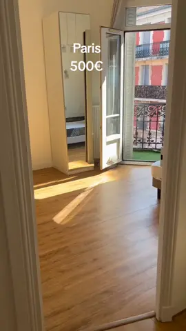 Cette chambre est disponible dans un appartement de 2 chambres et salon. Si tu es intéressé à vivre en collocation alors cette chambre est pour toi à 500€. Vous avez une douche privé mais le salon et la cuisine vous le partager avec l'autre colocataire. Numéro whatsapp dans ma bio si intéressé 