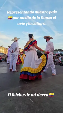 Y nos vamos para la Región pacifica Colombiana con uno de sus bailes representativos ##danza  #regiónpacificacolombia  #choco  #colombiatierraquerida🇨🇴  #lajotachocoana 