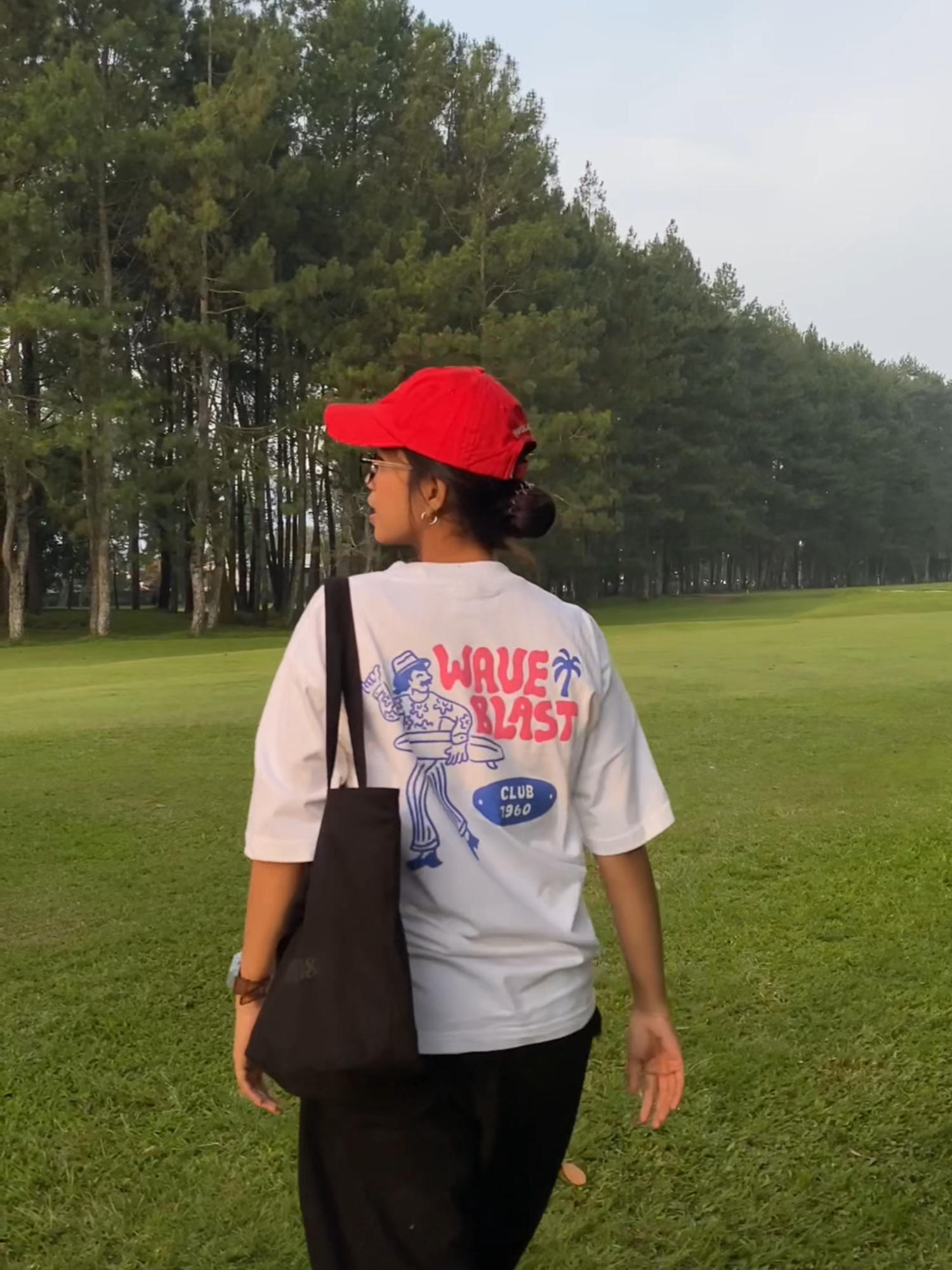 Easy, breezy, beautiful summer ☀ #kaosoversize #tshirtoversize #kaosmurah #bajuvintage #kaoskeren #hat #topi #totebag #totebagaesthetic #totebagstyle #outfitideas #outfit #grwm #fashion #fashiontiktok #rekomendasioutfit #fyp