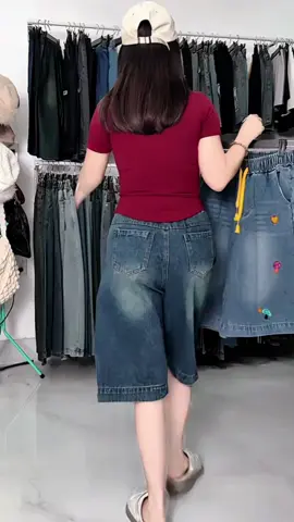 Quần Bò Ngố Jeans Nữ - Trơn / Thêu- Cạp Chun Dài 60cm#giarebatngo #xuhuong #jeansngonu #phoidoxinhtheotrend #quannu #quanjeansnu #xuhuong 