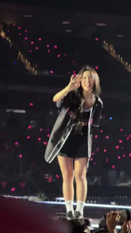 Hi @JISOO 😍#jisoo #blackpink @blackpinkofficial 