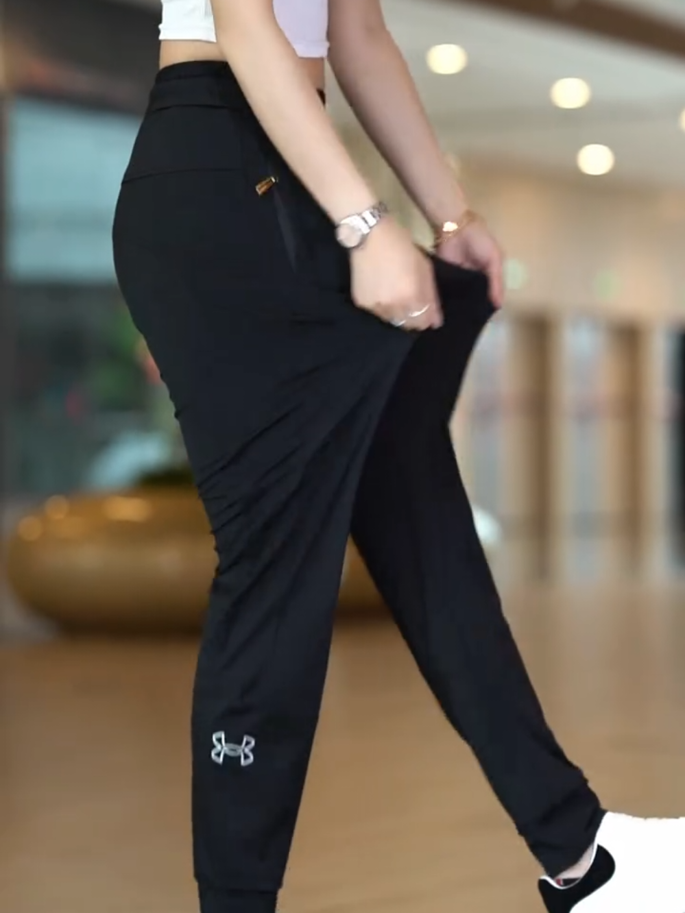 Step into comfort and style👖💃 #FeelTheFit #fyp #foryoupage #foryou #women #outfits #outfitinspo #outfitideas  #WomensFashion #TrousersStyle #OOTD #TrendyWear #ChicStyle #FashionInspo #WardrobeGoals #StyleUpgrade #ComfortAndStyle #StreetStyle #ViralOutfit #TikTokFashion #InstagramStyle #EverydayLook #ModernElegance #StyleForHer #beauty #Tips for Live Studio #PaidPartnership 