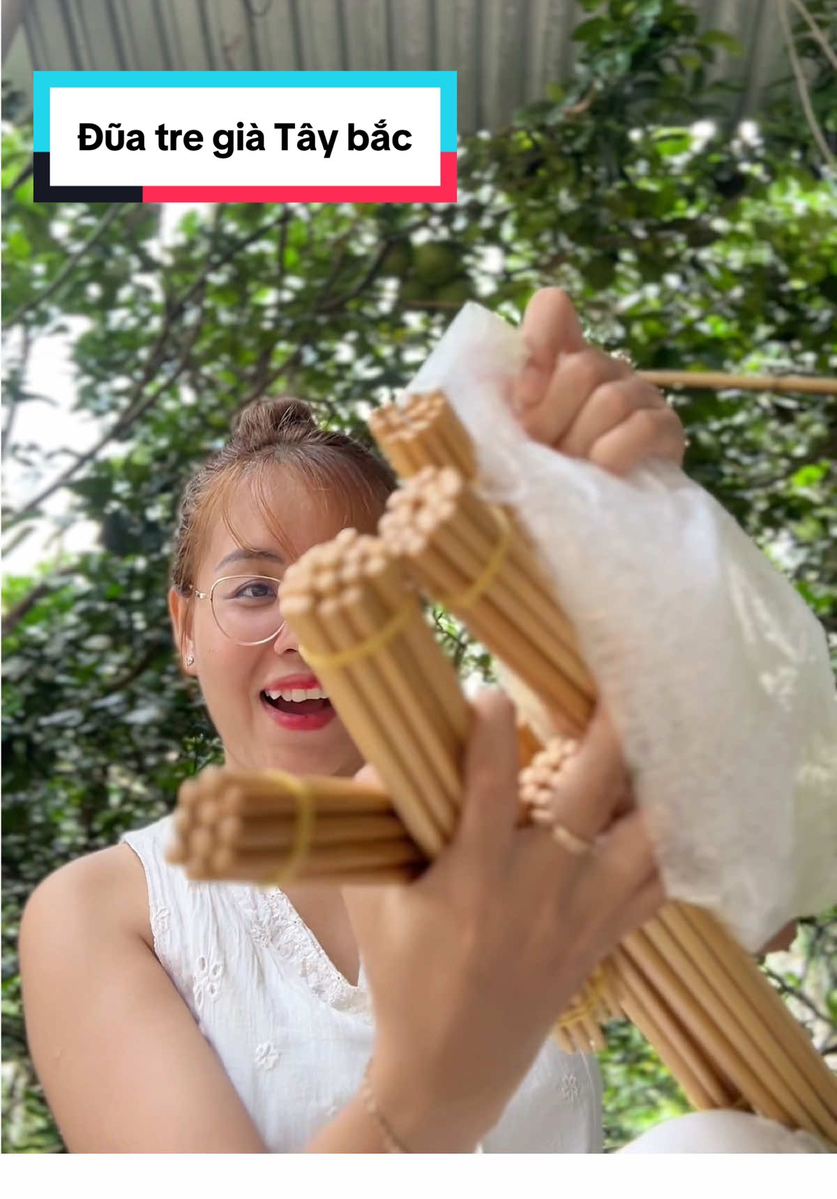Thấy từng thớ tre luôn á, nhà mấy bà ăn đũa gì dạ#duatre #duatregia  @Em bé tháng tư nè  @Em bé tháng tư nè  @Em bé tháng tư nè 