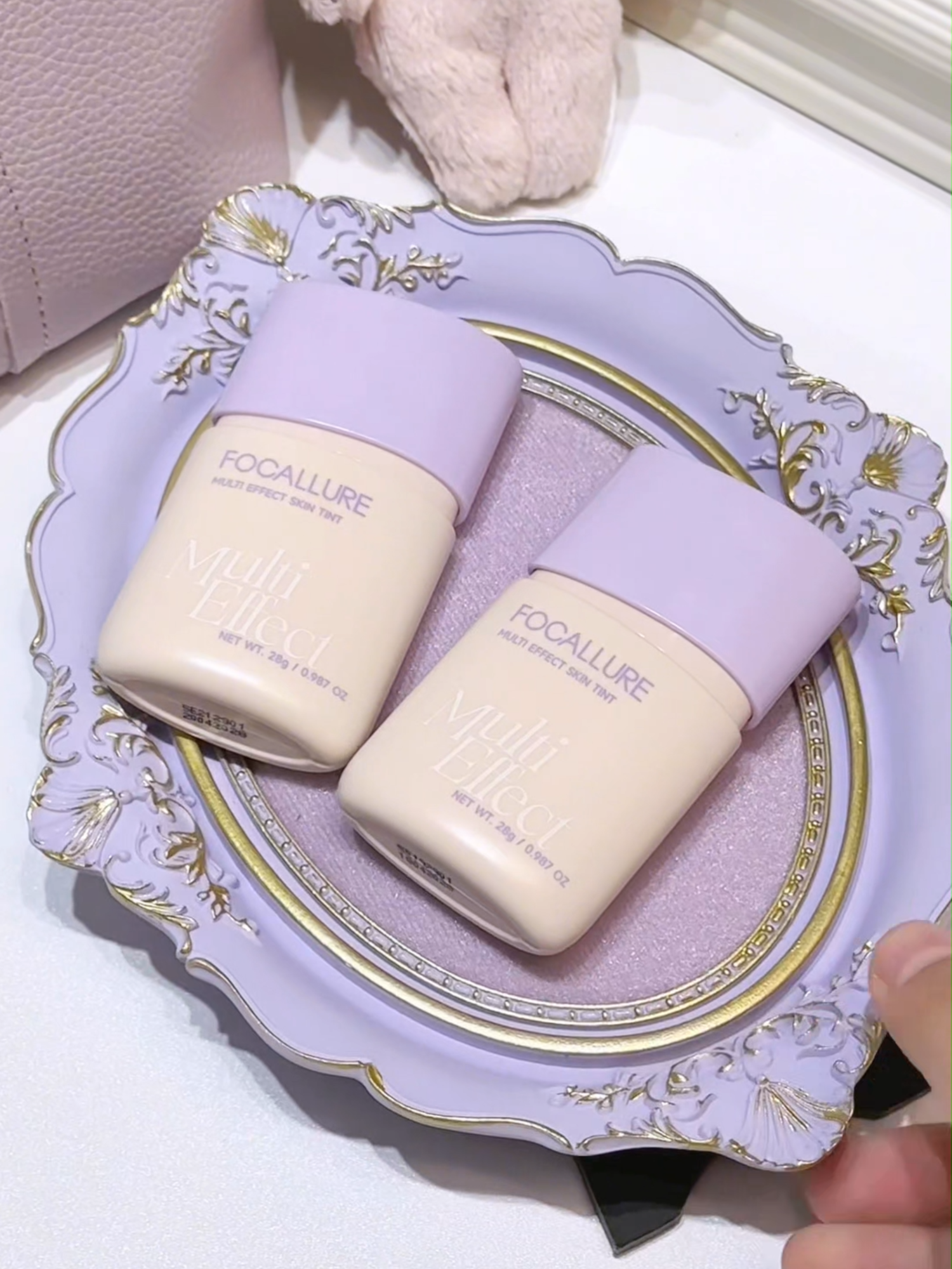 Tap sedikit, langsung nyatu—halus dan bercahaya! 💡 #focallure #focallurebeauty #focallurebeautyshow #skintint #smoothskin #sunprotection #waterproof #makeup #spf