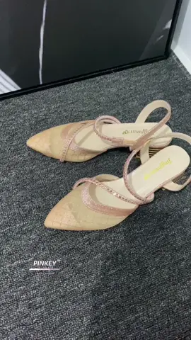 Yok buruan di CO cocok banget buat wisuda🫰🥰#heelswanita #heelsmurah #heelscantik #pinkey #fypシ゚viral 