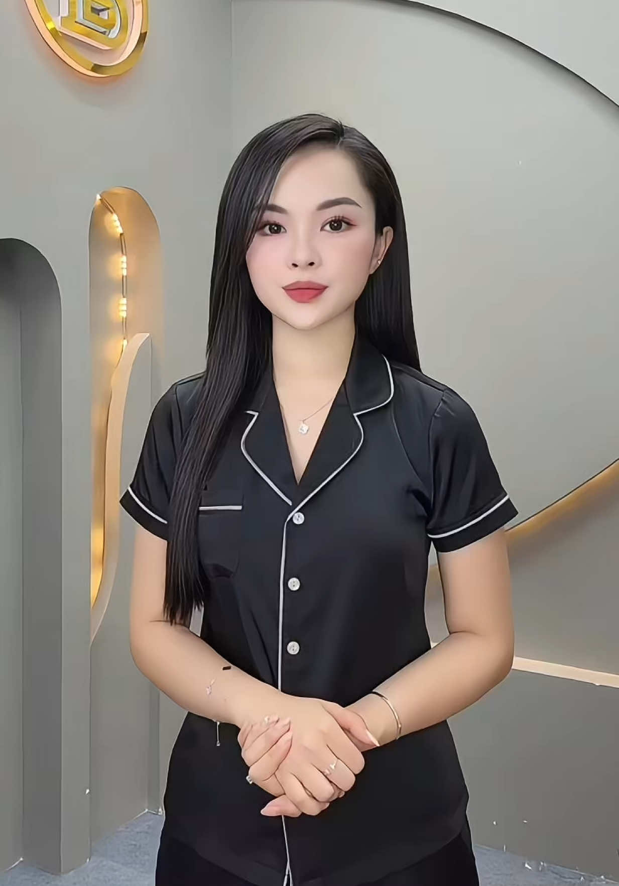 Chẳng cần váy dạ hội, chỉ cần bộ đồ ở nhà cũng đủ làm tim ai đó rung rinh 🫶 #beautifulfashiondesign #domacnhacaocap #pyjama #viralvideo #videoxuhuong #xuhuong2025 