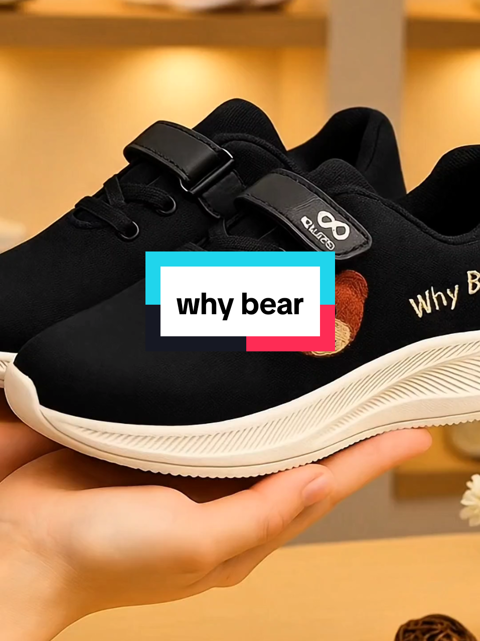 Sepatu anak ini lucunya keterlaluan! 🧸 Bikin kaki kecil melangkah makin gaya, tapi tetap ringan kayak hati yang baru gajian 🤣 Bordir beruangnya? Fix, bikin semua nengok pas lewat! Buat si kecil tampil gemoy tiap hari! #SepatuAnakLucu #WhyBear #OOTDKids #TikTokShop #FYP #CapCut 