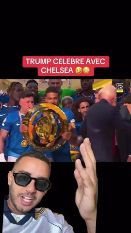 Trump qui s’incruste avec Chelsea et veut pas partir on dirait il a été rajouté avec photoshop 🤣🤯 #chelsea #footballtiktok #soccertiktok #trump #colepalmer #fifa 