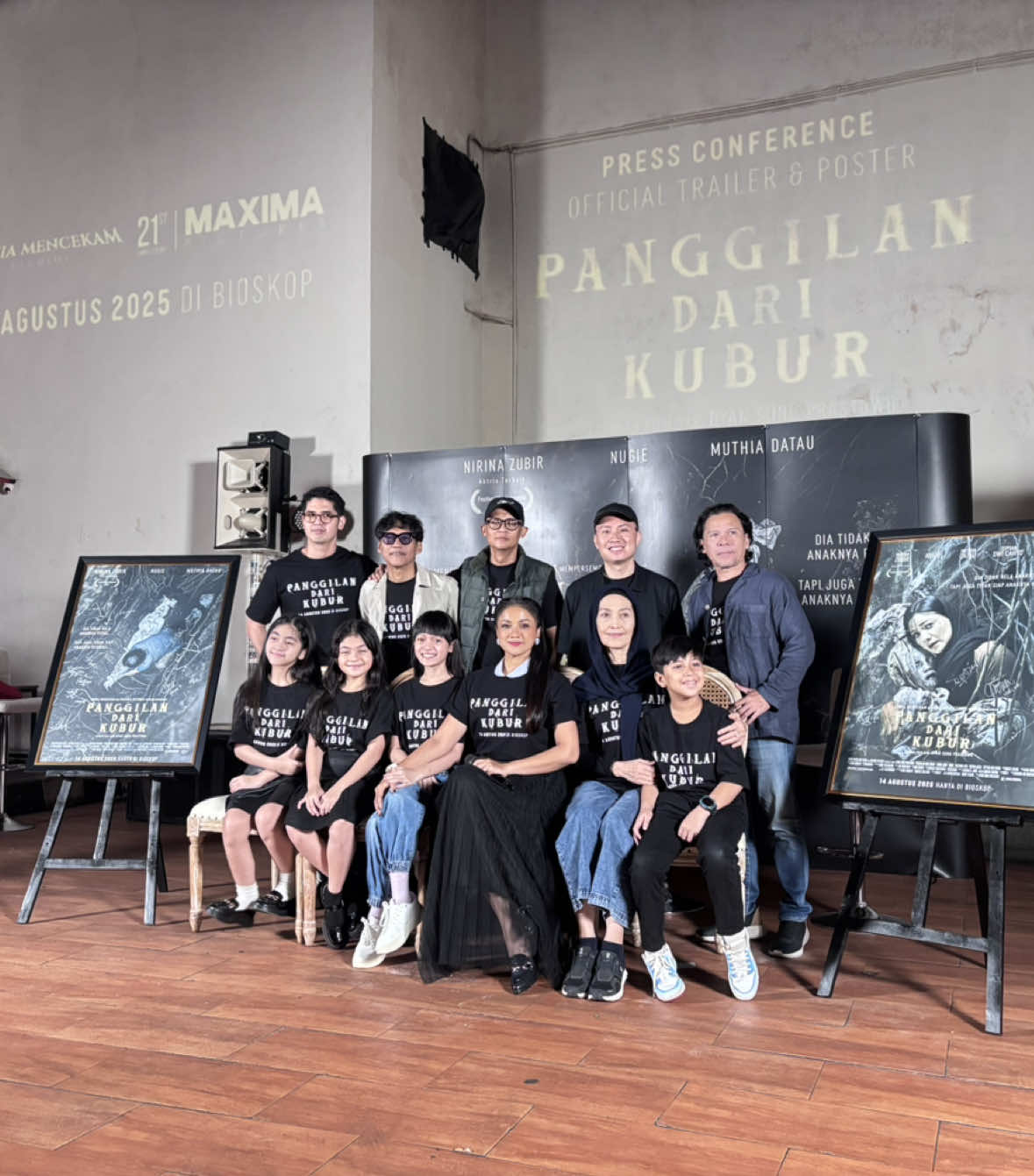 #pressconference #poster #trailer #filmpanggilandarikubur #pdk #panggilandarikubur #bioskopindonesia #nirinazubir #nugie #firzanahalya #muthiadatau #maximapictures #duniamencekam #fyp #fypage #berandatiktok #berandafypシ #viraltiktok #viral 