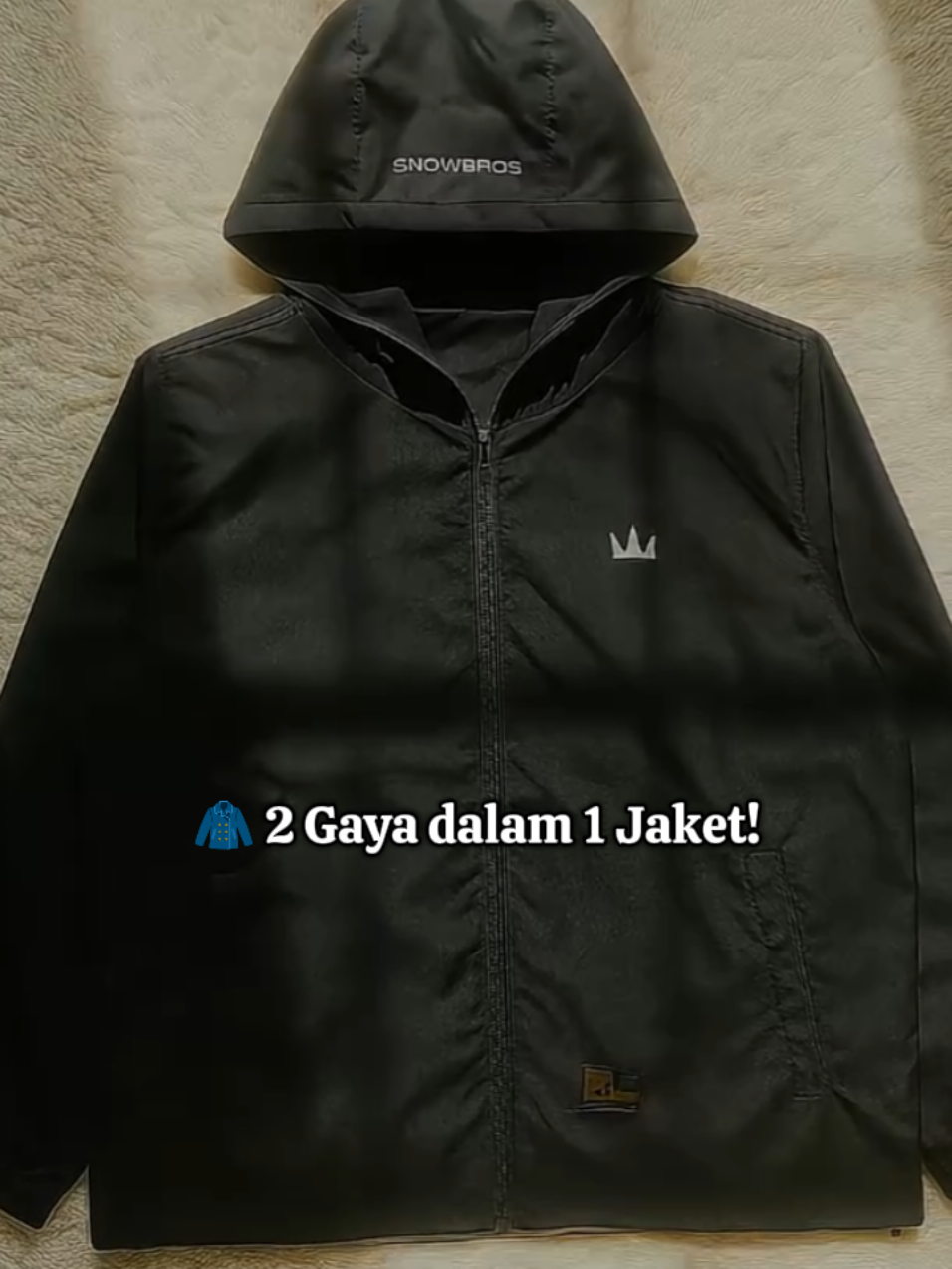 Jaket Screamous reversible — Praktis dibolak-balik, cocok buat semua suasana. Udah stylish, anti ribet pula, tinggal dibalik, langsung beda tampilan! #screamous #jaketparasut #jaketwaterproof 