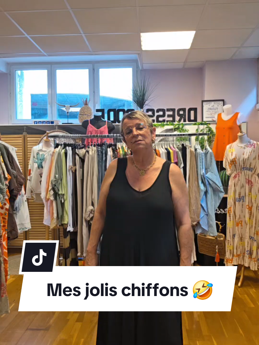Réponse à @youpigaga  Merci pour ton gentil commentaire qui me permets de rebondir et de présenter une mini sélection de nouveaux chiffons 😂😉 #dresscodegap #reponsecommentaire #critique  #jemenfous #humour 