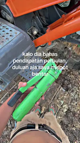 kalo dia bahas perbulan,saya yg helper mispot dulu#4u #lewatberanda #helperexcavator #fyp 