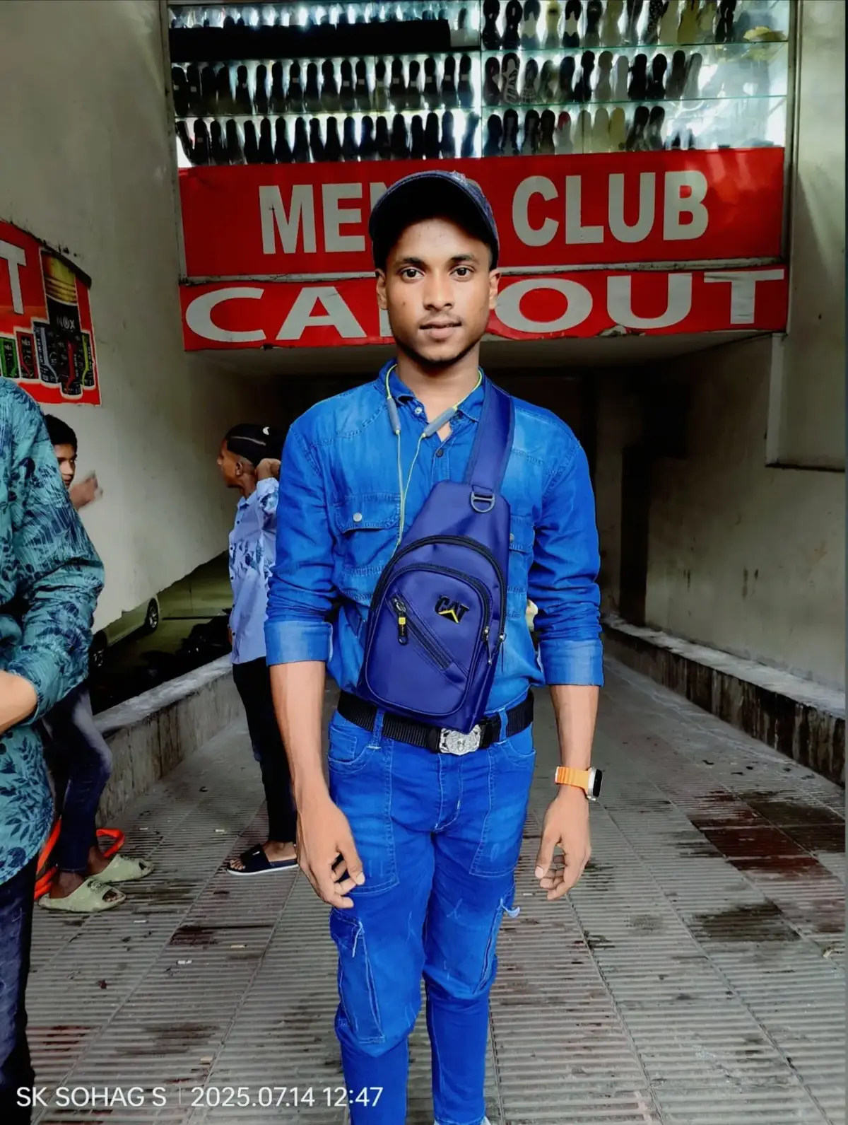 তো আমরা দুই বন্ধু একসাথে ওই দূর প্রবাসে যাইতেছি আমরা দুই বন্ধুর জন্য সবাই দোয়া করবেন যেন মিলেমিশে একসাথে থাকতে পারি তো আমরা দুই বন্ধুর মালদ্বীপ যাইতেছি 🇲🇻🇲🇻✈️✈️😭