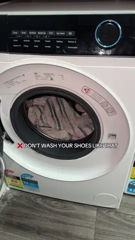 LINK IN BIO 📌  #shoewashbag #tiktokmademebuyit #viralproducts #shoecare #musthave #viralproducts2025 #laundryhack #shoecleaning #laundrytips #sneakerhacks 