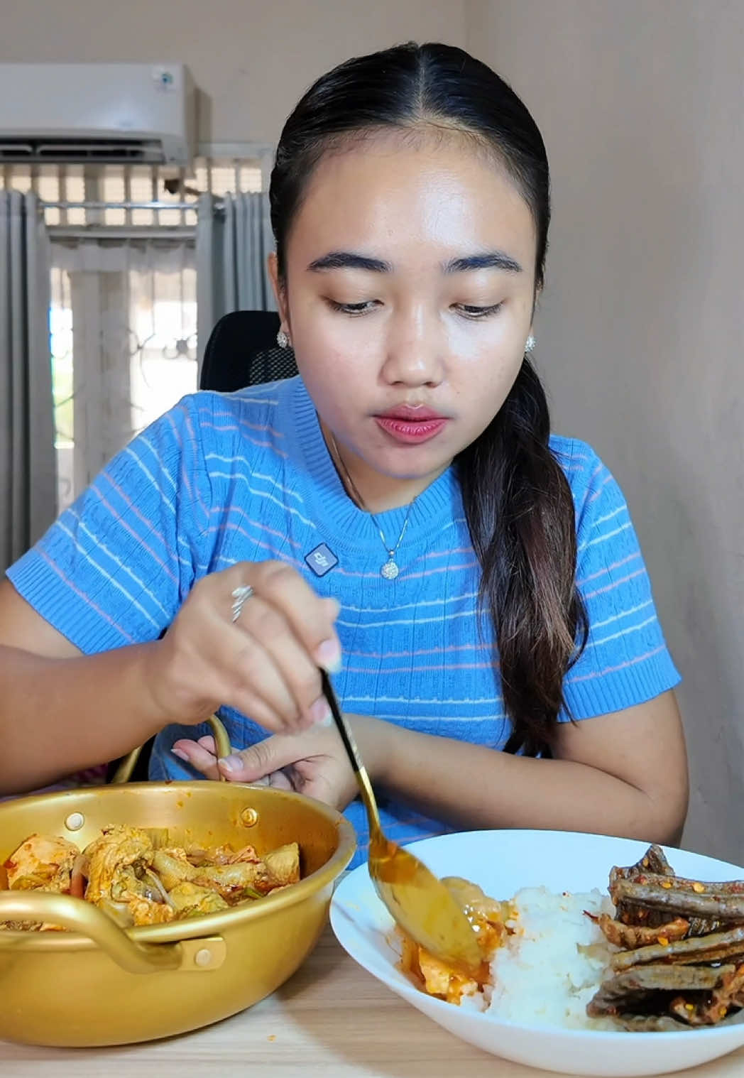 Seblak pake nasi ?😄 #ngontenalakadarnya #mukbangalakadarnya #kerupukjengkol 