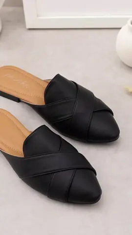PLUVIA SARA Sepatu mules wanita Tampil gaya dengan sepatu mules wanita yang cocok kamu kenakan sehari-hari dengan outfit casualmu! #sepatuwanita #sepatumules #sandalcantik #sandalmewah #sandalsforwomen #shoes #sepatucantik #sepatumewah #outfitwanita #fashionootd 