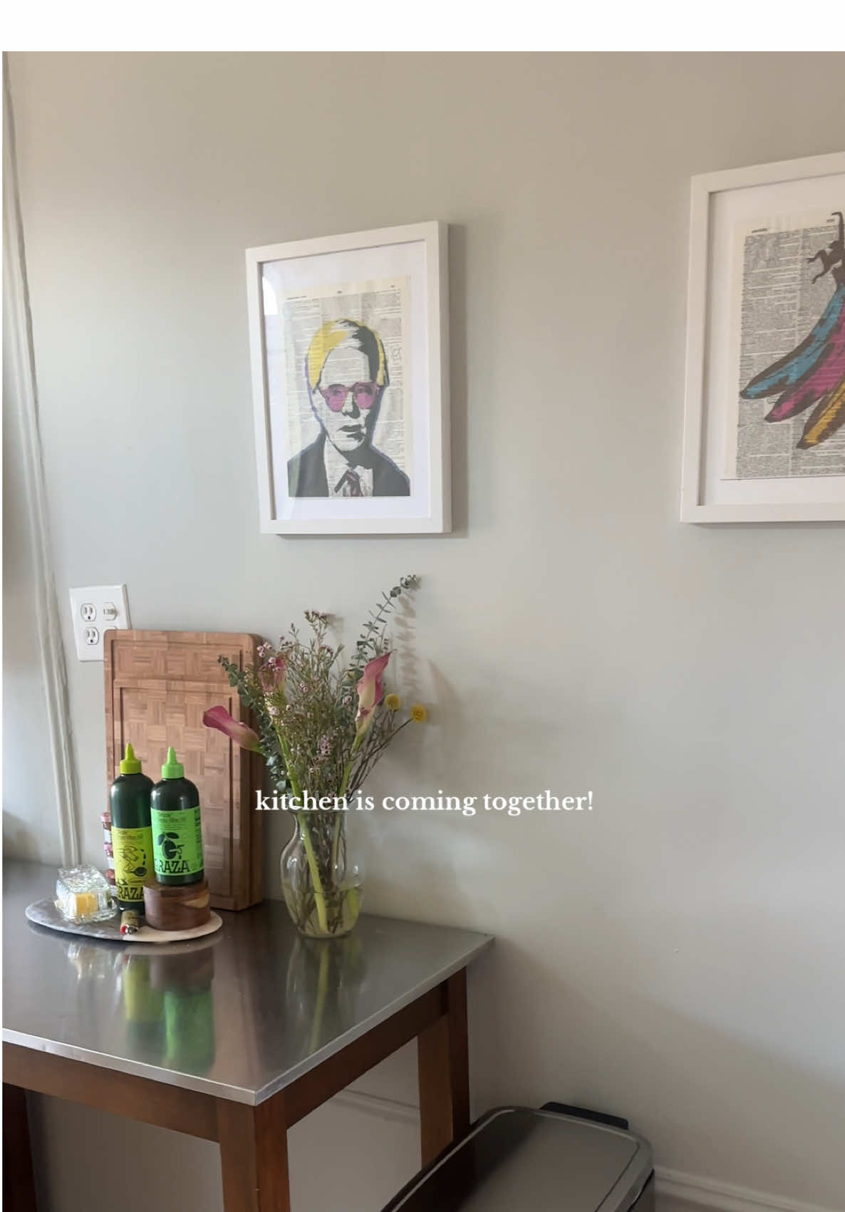 Finally hanging up art on the walls 🥰  #chicago #chicagoapartment #homedecor #apartmentdecor #interiordesign #art #wallart #wallartdecor 