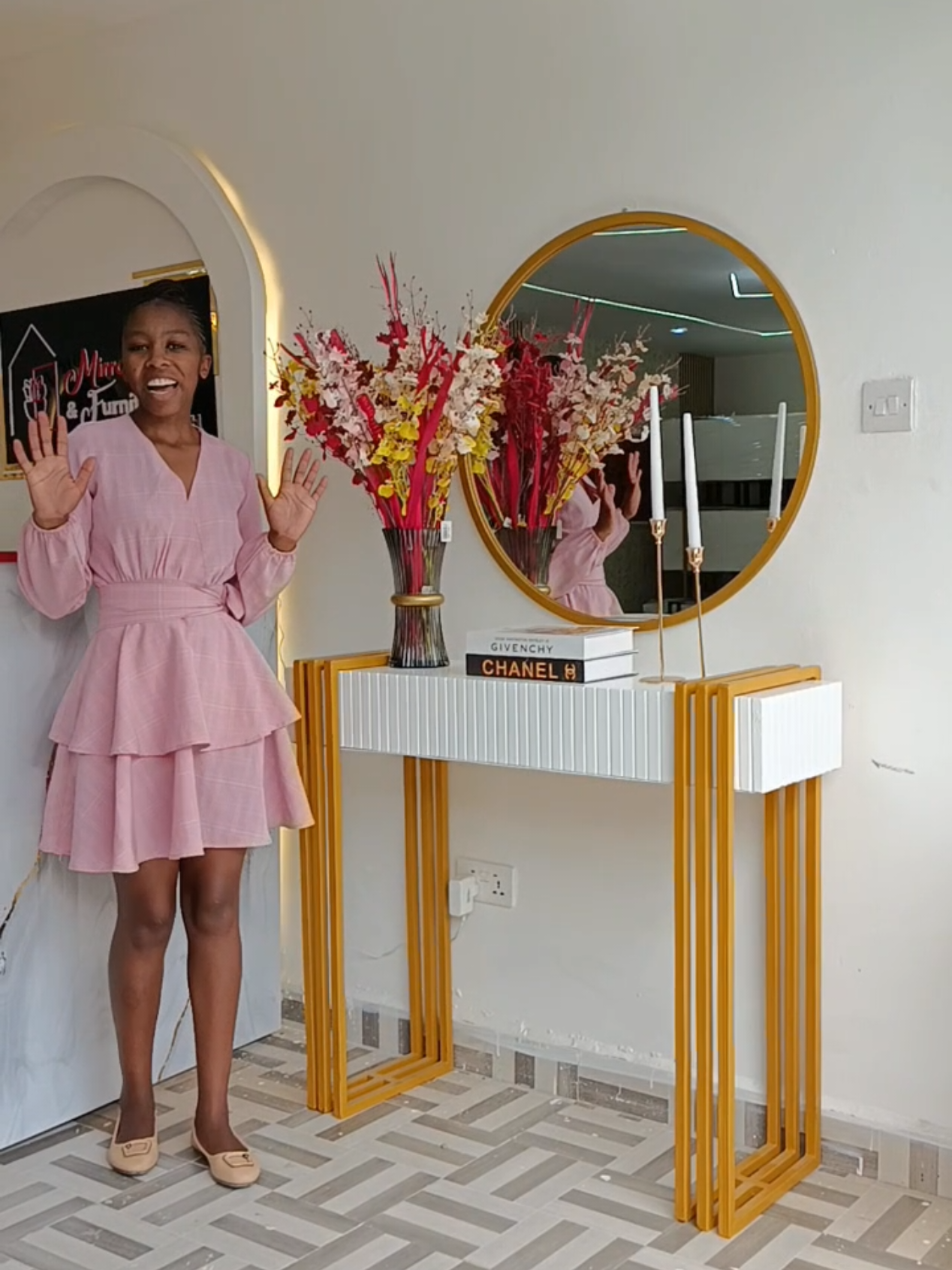 console table 😍   with round mirror ksh14,000 payment after delivery within Nairobi  To order WhatsApp 0742256612