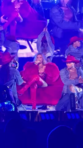 Beyoncé in Atlanta (night 3)!! cc:Mr.jjones_ #atlanta  #cowboycarterbeyonce #cowboycartertour #mercedesbenzstadium #beyoncé Atlanta night 1 2 3 4 @Parkwood Entertainment @Beyoncé 