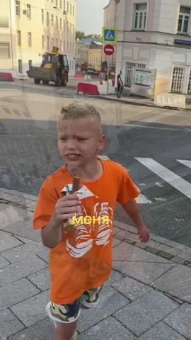 Припарковать Бэнтли практически негде, ходили пешком с @DimaVanBog #vandibog #vanbog #рамбарджини #димабогуцкий 