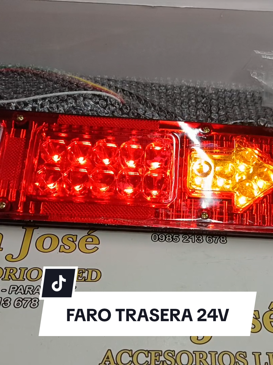🚛✨ ¡Visibilidad total en la ruta! ✨🚛 🔴🟡 Faro trasero LED multifunción 24V para camiones, trailers o maquinaria pesada. ➡️ Direccional con flecha amarilla ultra brillante. 🚦 Luz de freno y posición en rojo potente y segura. 💡 Luz de retroceso en blanco para mayor claridad al maniobrar. 💪 Resistente, sellado y de larga duración, ¡listo para soportar cualquier clima! ✅ Fácil instalación y bajo consumo. 🔧 ¡Luce profesional y seguro en cada viaje! 🔧#paratiiiiiiiiiiiiiiiiiiiiiiiiiiiiiii #led #accesoriosled #lucesled #SanJoséAccesoriosLED #fyp #paratii 