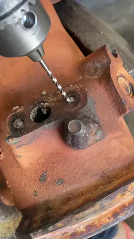 Parafuso quebrado #machine #torno #fresadora #cnc #usinagem #o #industria #a #metal #mecanizado #mecanica ##fresa #machining #metalmecanica #n ##ceramica #cncmachining #feruuramentaria #tornearia #mecanizadocnc #metalurgia #tornocnc #machinist  #engenharia #tornomecanico #cncmachine