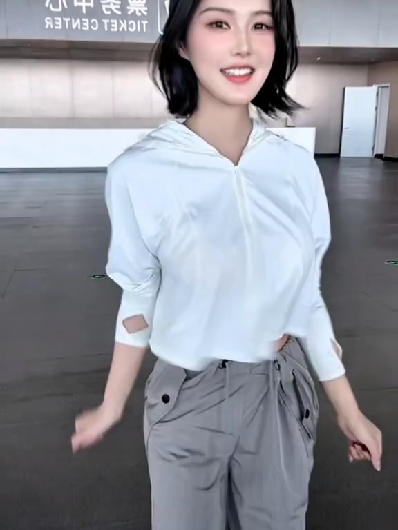 ✨ Loved this video? You can support me by sending a little gift surprise! 🎁#一眼沦陷 #美女 #漂亮 #车模 #美女车模 #身材挑战 #身材 #最美车模 #特写 #海边美女 #沙滩美女 #泳装 #极品身材 #姐姐来咯 #机车 #泳装拍摄 #这样的身材打几分 #这谁顶得住啊 #性感可爱 #丰满 #model #dailyvlog #beauty #catwalk #like #interesting #dance #bikini #cute #giris #FashionArtistry #LuxuryVisuals #StyleCinematics