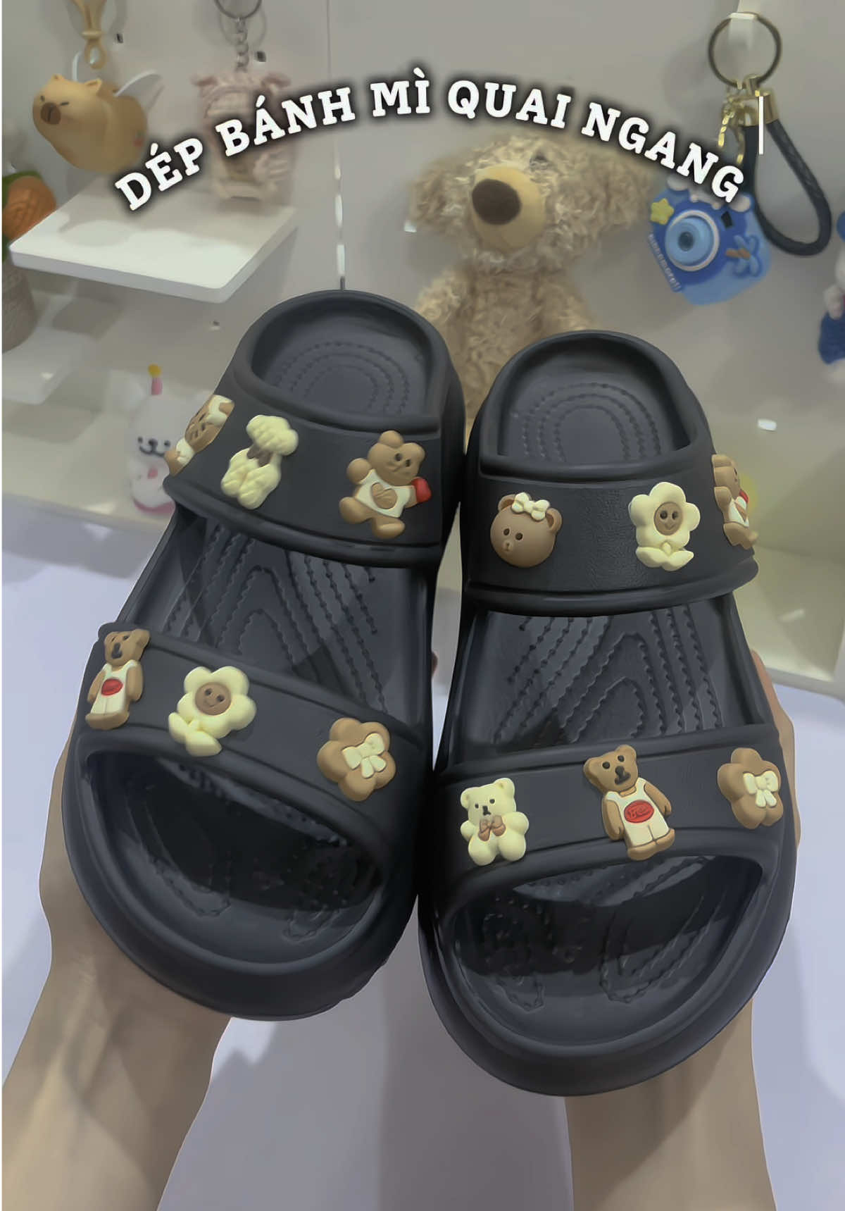 Sắm được đôi dép chim ưng quá 😝#unbox #review #tiktok #xuhuong #viral #foryou #fyp #depbanhmi #depbanhmiquaingang #heheunbox 