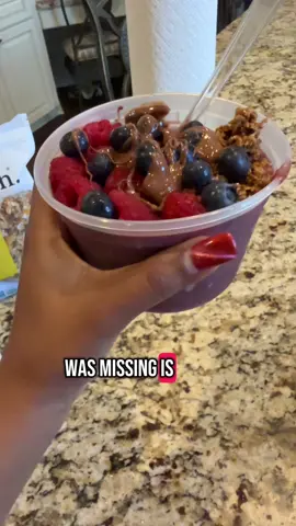 Make an açaí bowl with me 🩷 #fyp #foryoupage #acaibowl 