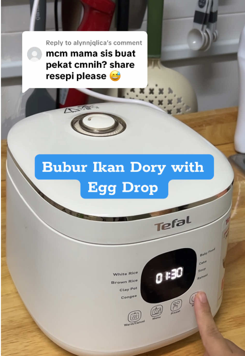 Replying to @alynnjqlica  Hari ni kita buat stok seminggu Bubur Ikan Dory with Egg Drop 🐟🐣 Cara buat pekat likat tu sebab selalu adjust air sampai puas hati dgn tekstur yg saya nak. Basically semua bubur anak saya guna teknik yg sama. Boleh bg anak mkn terus sbb nasi dah lembik. Atau boleh blend ikut tekstur anak makan.  Btw kalau masak lewat mlm, kita prefer msk guna rice cooker je senang. Tak hangit dan boleh keep warm sepanjang malam. Bubur nasi pun elok je kejadiannya.  Periuk nasi tu ada dkt showcase saya 😘😘 #babyfood #buburbaby #menubaby #babymakan #babyeat 