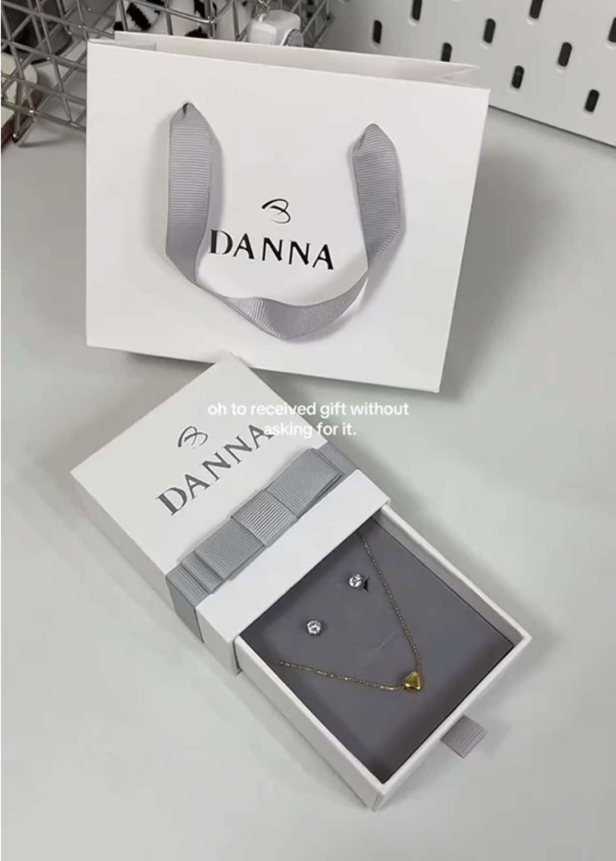 #foryou #fyp #nontarnishjewelry #gift #giftideas #jewelryset #necklace #earrings #jewelry 