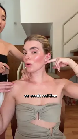 If you are skeptical about ear seeds, watch this video beginning to end to see her face and neck transform in real time. We answer many questions you have about our at home kit. They come in strips so it takes the guesswork out on placement. “When the ear seeds work too well” — so you have to balance the other side out!! @CarlyCardellino is addicted and so will you 👂🏻💫 #earseeds #beautyeartherapy #jelloskin  . . . #jelloskinlifestyle #skinhealth #tcm #posture #fixposture #innerhealthouterglow #holistichealth #holisticwellness #posturecorrection 