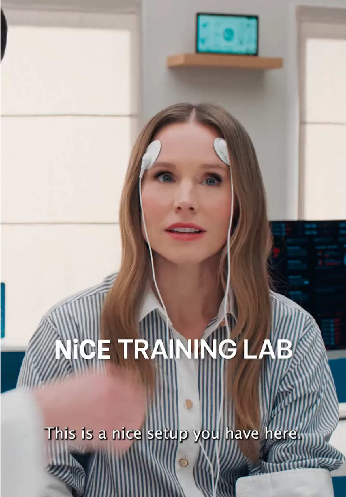 Kristen Bell’s makeup artist for the NiCE campaign 💄✨ She’s such a lovely human — truly a joy to work with. Make up  by me @makeupartistguru.comlosangeles Hair: stephrives Wardrobe stylist : Nicole Chavez  If you want the details of the make up product used comment below and if you love what you see click ❤️ So grateful I get to do what I love, with people I genuinely enjoy. #nobodywantthisnetflix #kristenbell  #netflix  #makeupbymarialejandra #tvmakeupartist #nobodywantthismakeupartist #CelebrityMakeupartist #makeupbymag 