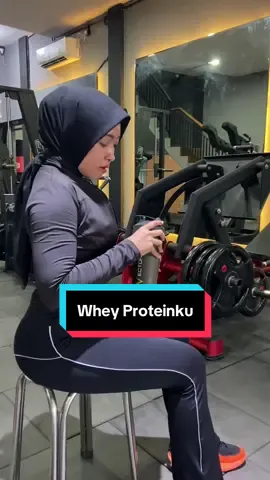 Asupan Tambahan Protein Harianku 😍 #vectorlabs #gymgirl #outfitgym #gymmotivation🏋️‍♀️ #wheyprotein 