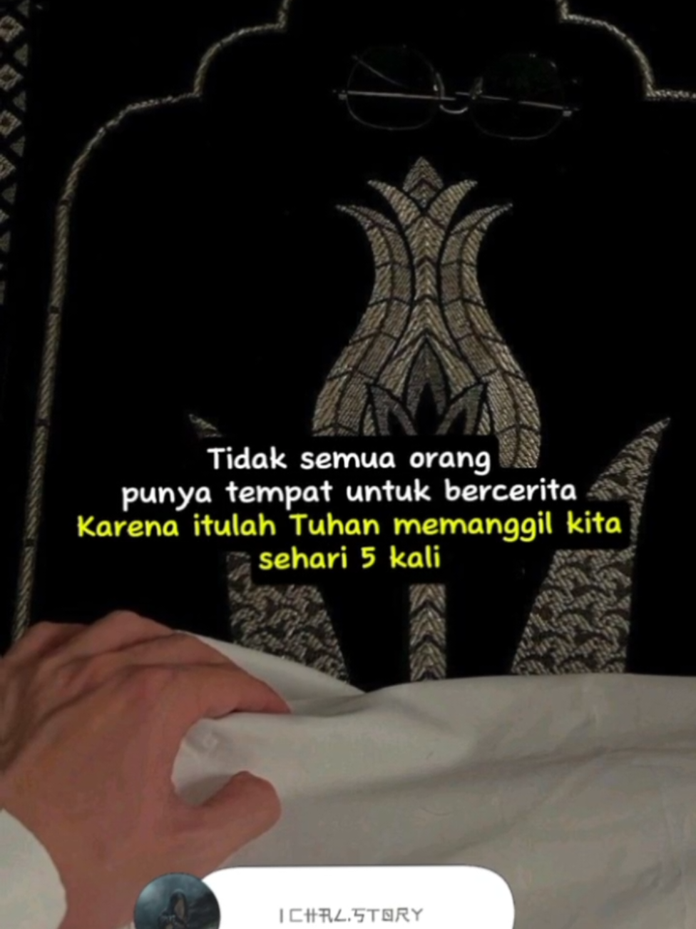 Tidak semua orang memiliki teman atau orang yang bisa dipercaya untuk berbagi keluh kesah, tetapi Allah selalu ada sebagai tempat terbaik untuk bercerita & mengadu,,!!  🫴@y.a.n.g1998  #masukberanda  #katakatamotivasi  #katakatabijak  #sindiran  #fyp 