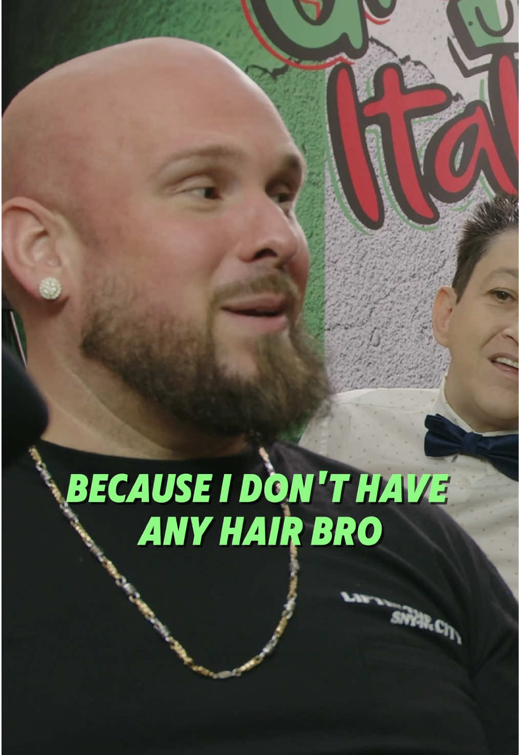 Il sole riflette meglio sulla testa di Sabino #fyp #italian #italia 