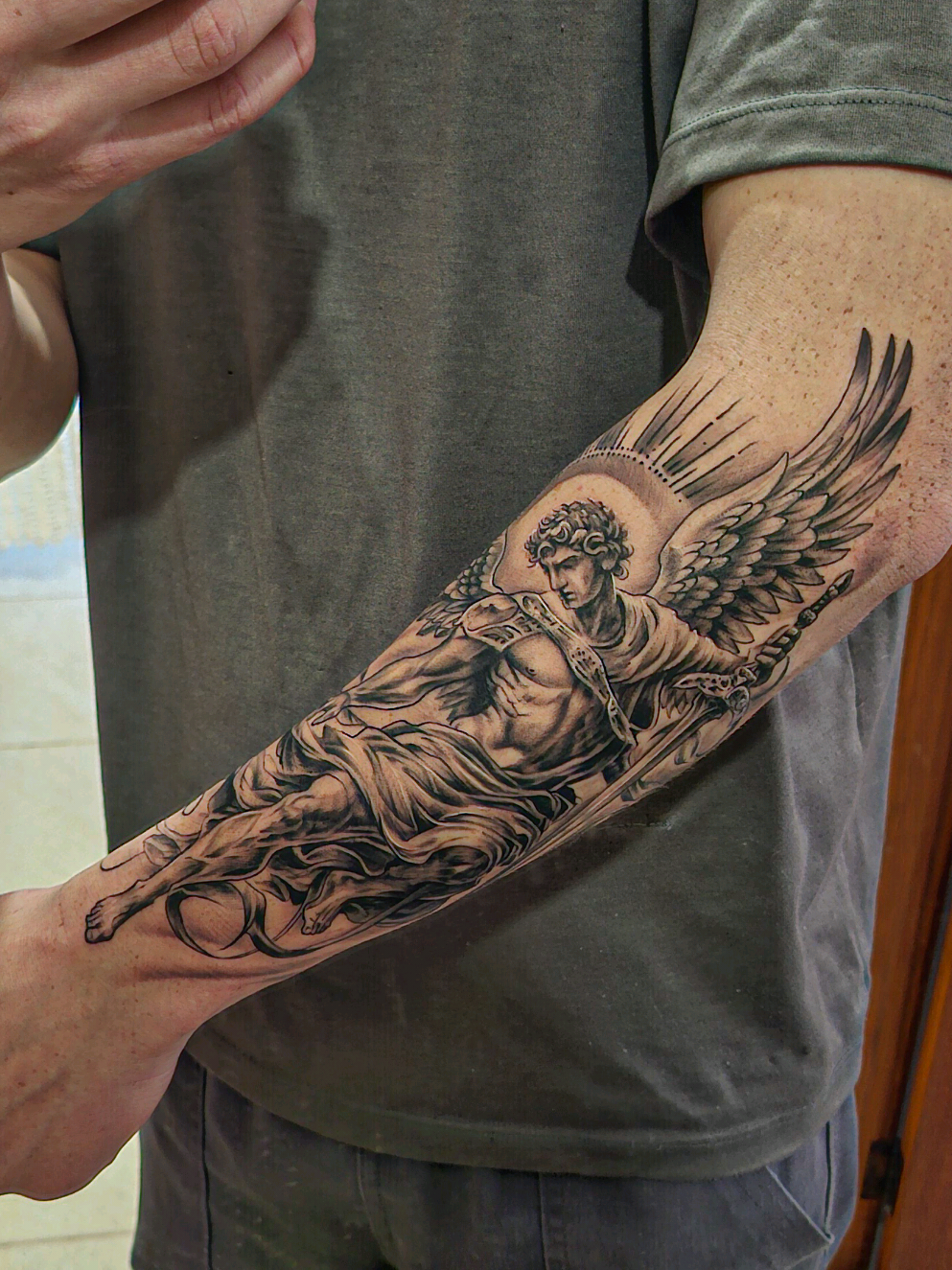 👑🙇🏼 @Eder Tattoo Vieira  @Catarina Tattoo  #arcanjomiguel #tattoo #arte #aura #auratattoo #Deus #jesus 