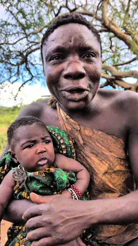 Chaaba has a large appetite, so if he can't eat enough, he'll just eat#FoodLover #chaaba #dudukwe #hadzabetribe #cooking #usa🇺🇸 #food 