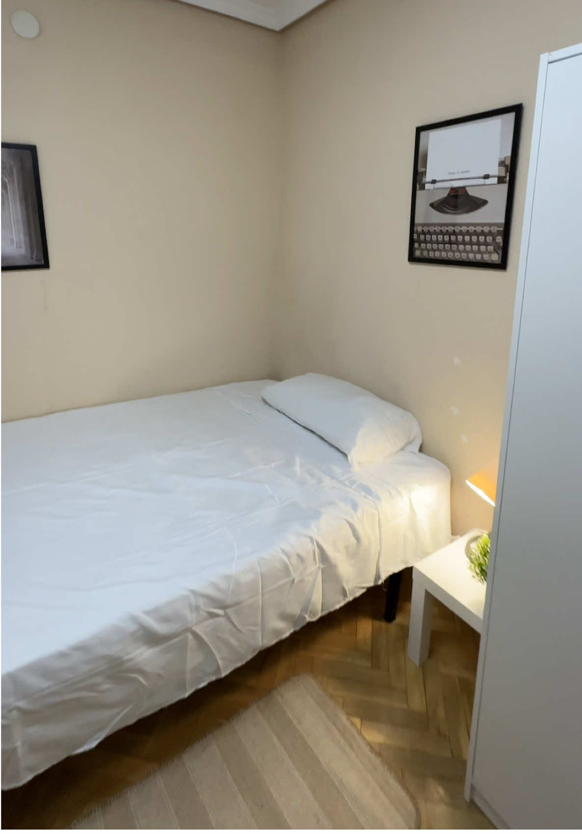 📍 ¿Buscas habitación en Madrid? 🏡 Habitaciones amuebladas, con todo incluido y listas para entrar.  #alquiler #alquilerhabitación #alquilopiso #alquilerestudiantes #alquilerjoven #alquilerjoven #alquilerjoven #habitacionesenmadrid #habitacion #alquileres #pisos #compi 